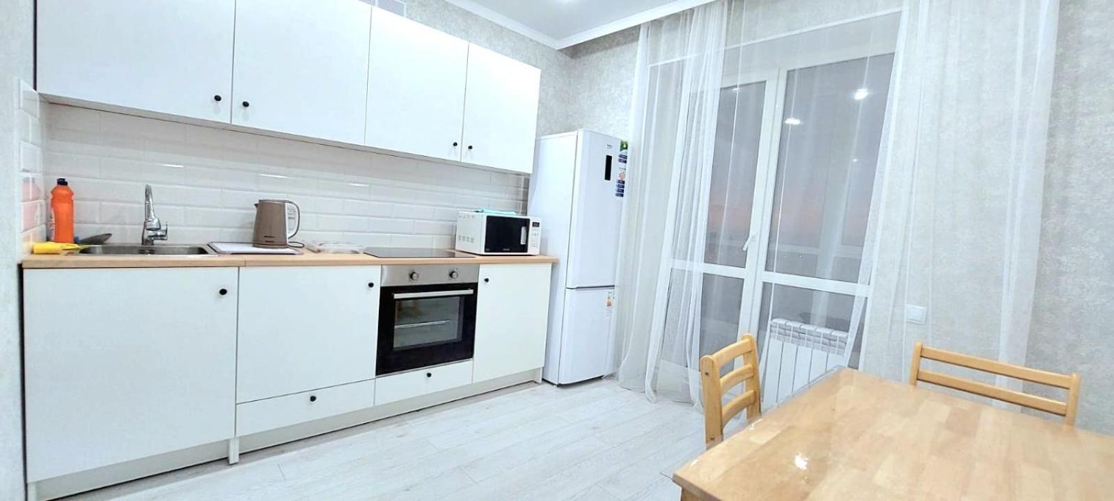 Аэропорт 10 Минут Жк Будапешт163 Apartamento Astana Exterior foto